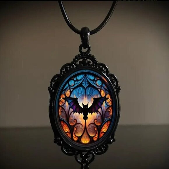 Gothic Bat Pendant Vintage Style Black - Picture 1 of 2